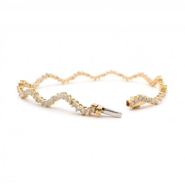 14 Karat Yellow 2.13ctw Diamonds Wavy Bracelet